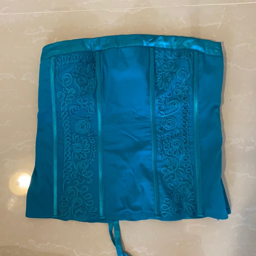2B BEBE beautiful vintage Corset top. Strapless.